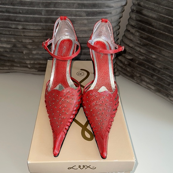Unique open side pumps as 37 - Picture 1 of 8